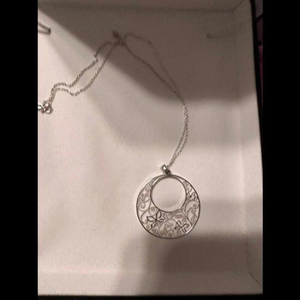 Elegant and Timeless Necklace - A Must-Have for Fashion Enthusiasts! - Picture 2 of 2